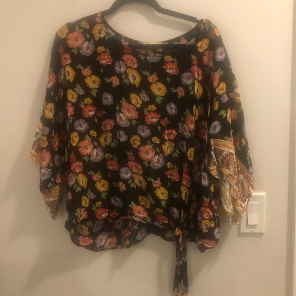 Light Floral All Year Top - Picture 1 of 4